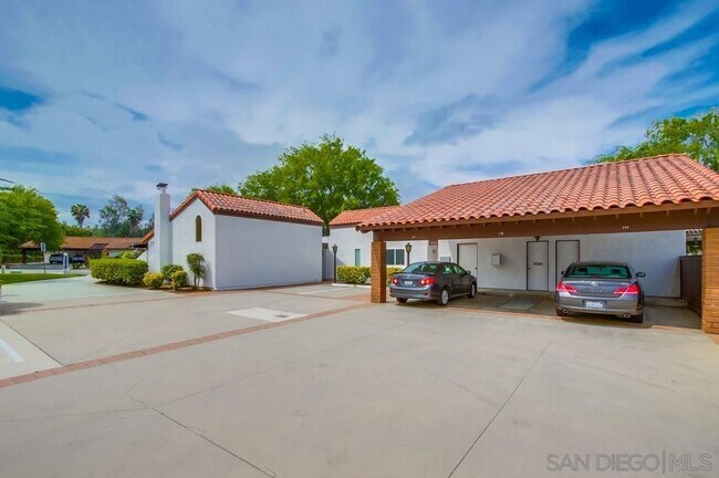 Building Photo - 12780 Avenida La Valencia