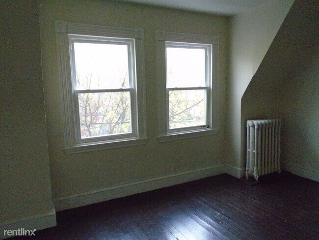 Building Photo - 1390 Perkiomen Ave