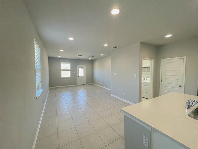 Foto del edificio - 465 Unforgiven Ln