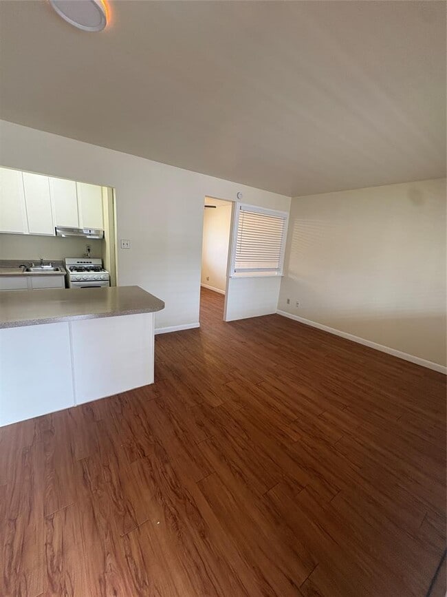 Building Photo - 1212 W 13th St