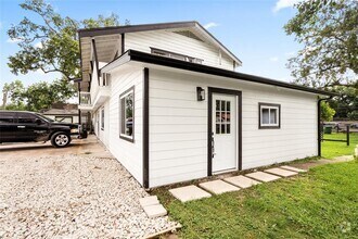 Building Photo - 923 Knight St