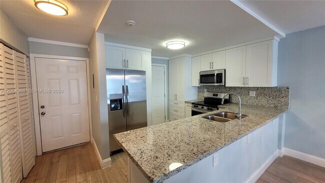 Foto del edificio - 3600 NE 170th St