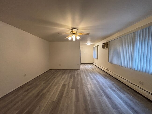 Building Photo - Large 2 bedroom apartment! Backs to Cheesman Park! One parking space in garage!
