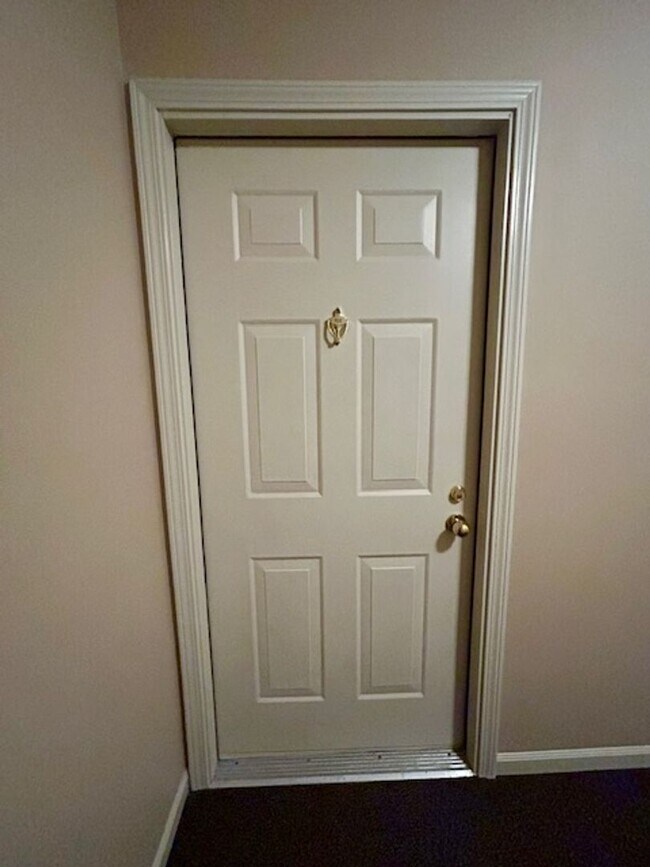 Foto del edificio - PRICE DROP!! Stylish 2 Bedroom, 2 Bath Con...