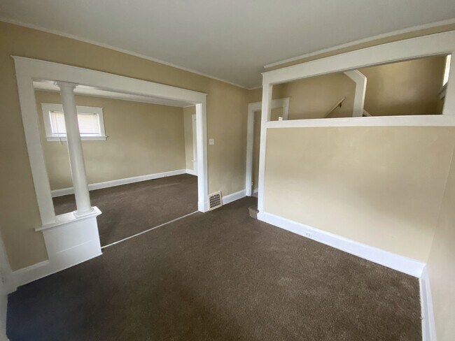 Building Photo - 2 Bedroom House - East Toledo