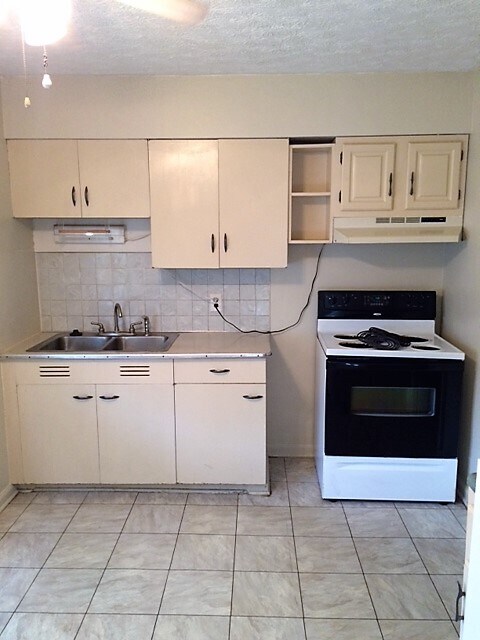 Foto del edificio - 217 Lowell Rd