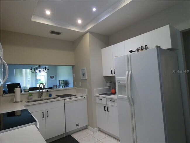 Building Photo - 9630 Club S Cir