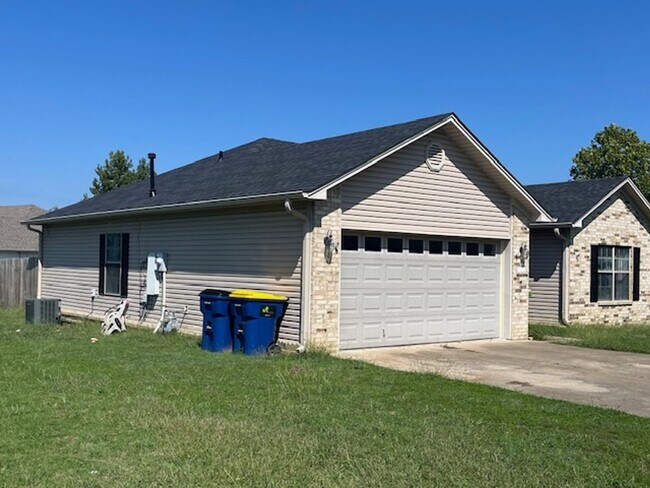 Building Photo - Nice Cabot 3 bedroom 2 bathroom house for ...