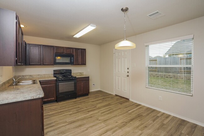 Building Photo - 2721 Madison Ct