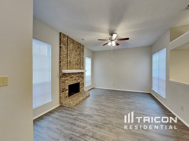 Building Photo - 6747 Mountain Cedar Lane Dallas TX