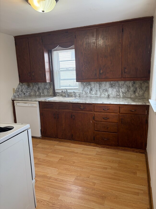 Building Photo - 224 36th Ave N