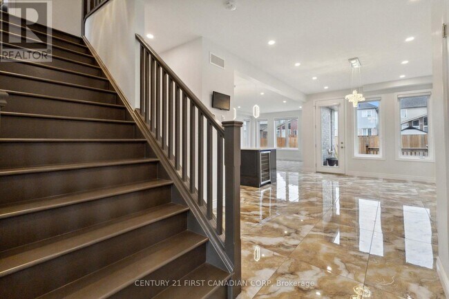 Building Photo - 1707 Aukett Dr