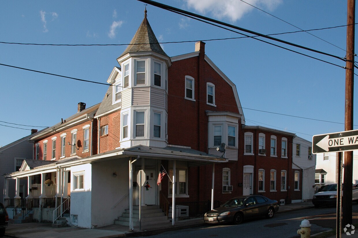 Building Photo - 1 W 4th St