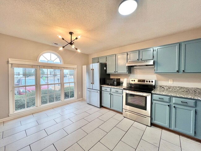 Foto del edificio - Charming 3BD, 2.5BA Apex Townhome with a F...