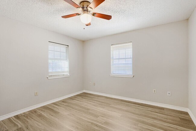 Building Photo - 316 Peachtree Ln