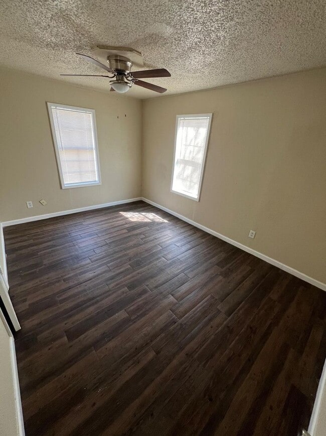 Building Photo - $0 First Month's Rent / $0 Deposit at Move-in