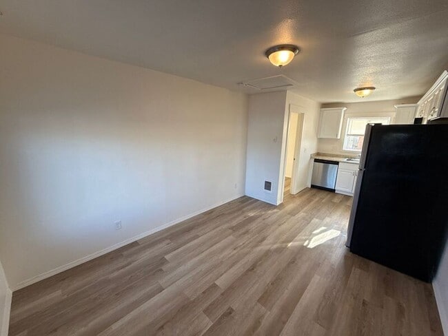 Foto del edificio - 3357 Portland Rd NE