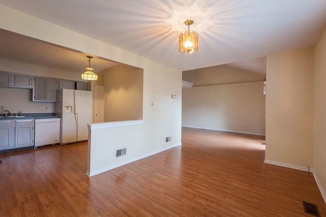Building Photo - 406 S Cass Ave