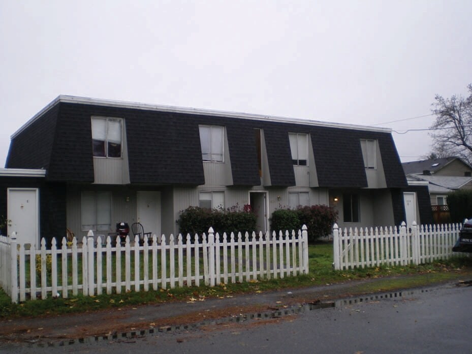building - 127th Place Apartments