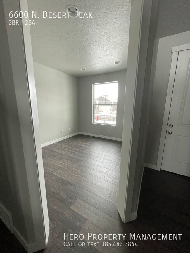 Foto del edificio - 6600 N Desert Peak St