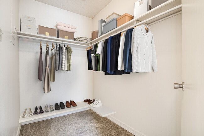 Foto del edificio - C&W Grandview Apartments