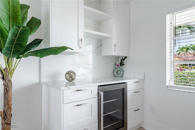 Building Photo - 414 Avalon Dr