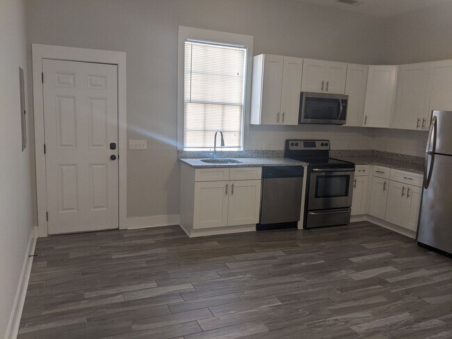 Foto del edificio - Renovated 1bd/1ba Near Starland and Ardsle...
