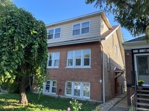 Building Photo - 4555 W Wellington Ave