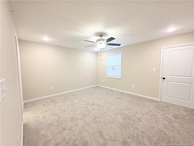 Foto del edificio - 1511 Fort Bragg Rd