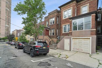 Building Photo - 6101 Highland Pl