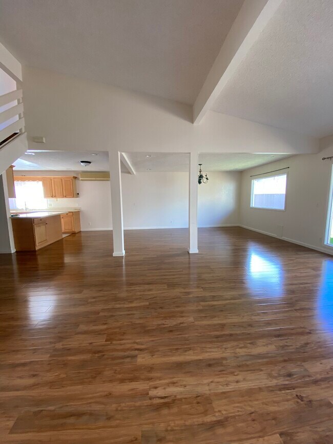 Building Photo - 95-696-696 Makaiolani St