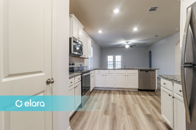 Building Photo - 25421 Cypress Bend Dr