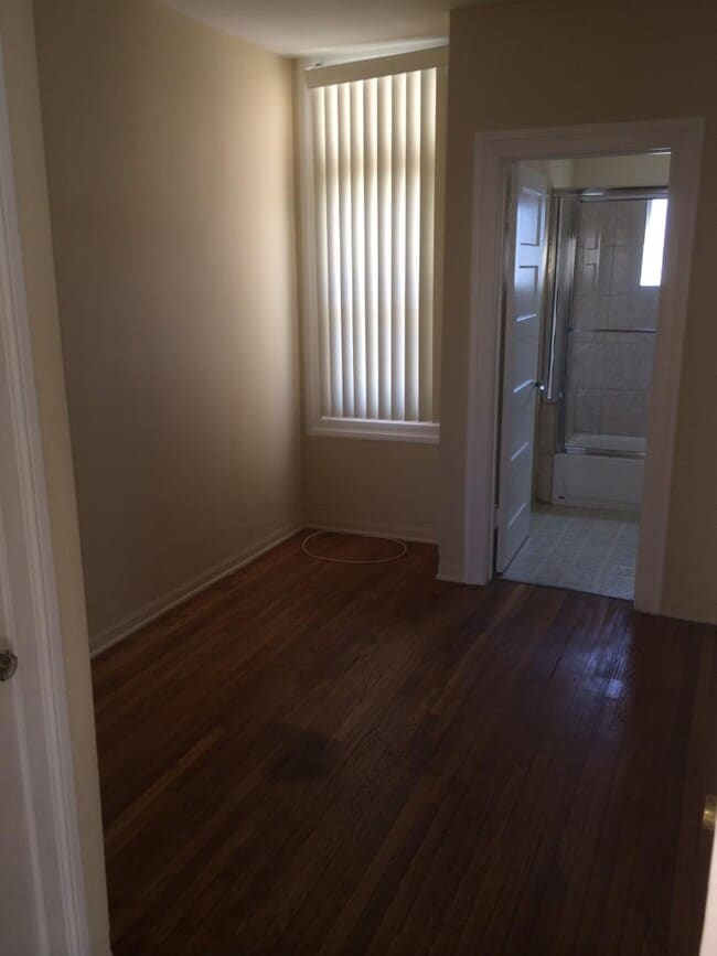 Building Photo - 1034 Hyperion Ave