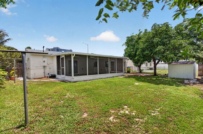 Building Photo - 540 NE 61st Ct