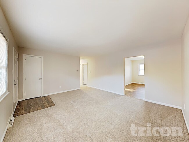 Foto del edificio - 9421 Spruce Pine Pl
