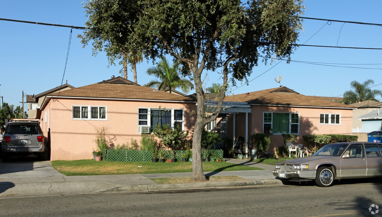 Building Photo - 909 S Lemon St