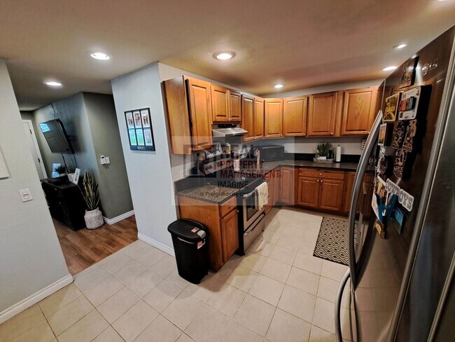 Building Photo - Wonderful 3 Bedroom, 1 Bath With Garage an...