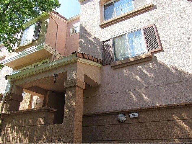 Foto del edificio - 1480 Los Buellis Way