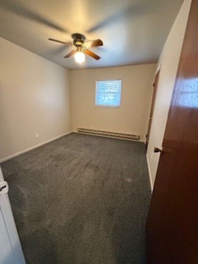 Foto del edificio - 2 bed / 1 bath duplex in country setting