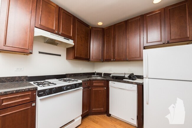 Photo - 1228 W Henderson St Apartments