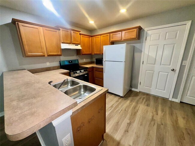 Foto del edificio - 533 Cresting Oak Cir