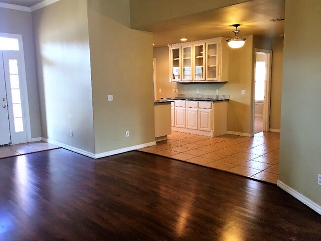 Foto del edificio - 1806 Knollcrest Cir