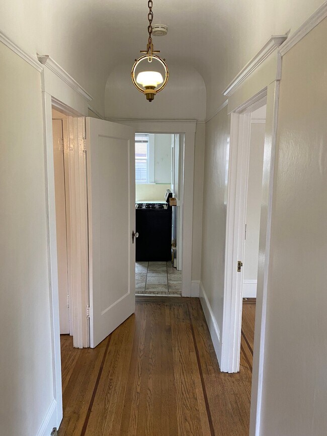Building Photo - Great North Oakland 2bd/1bth
