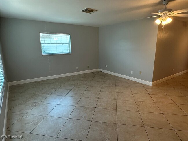 Foto del edificio - 722 107th Ave N