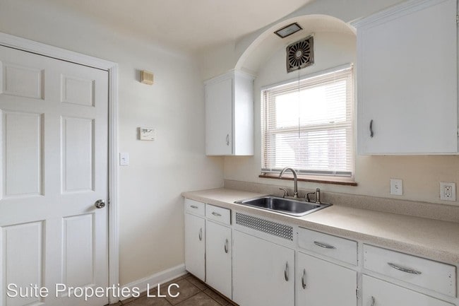 Building Photo - 14836 Rutherford St