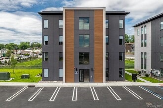 Building Photo - 7 Giada Ln