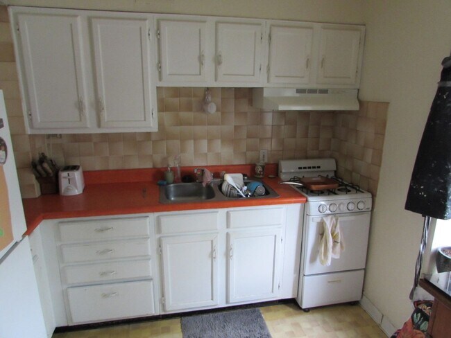 Foto del edificio - Second Floor Condo Near Tenney Park