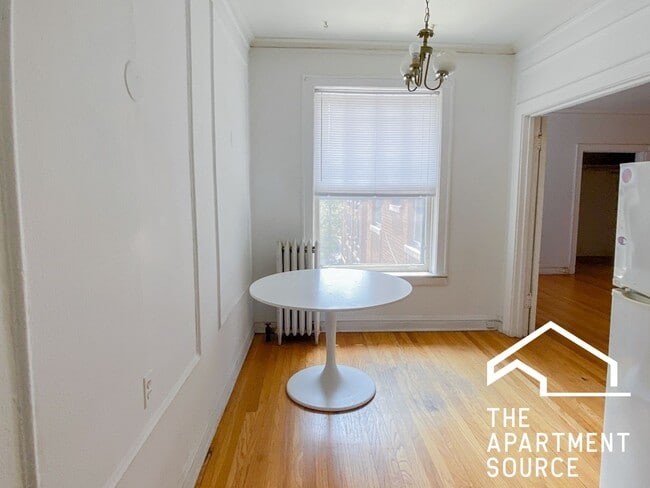 Building Photo - 432 W Surf St