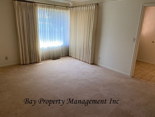 Building Photo - Beautiful 3 bedroom in the foothills outsi...