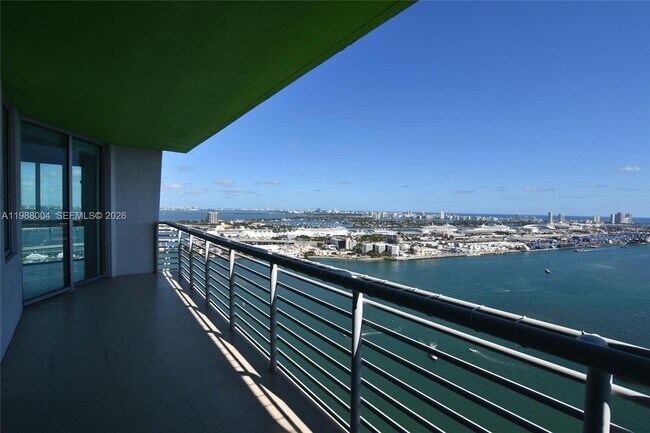 Foto del edificio - 335 S Biscayne Blvd